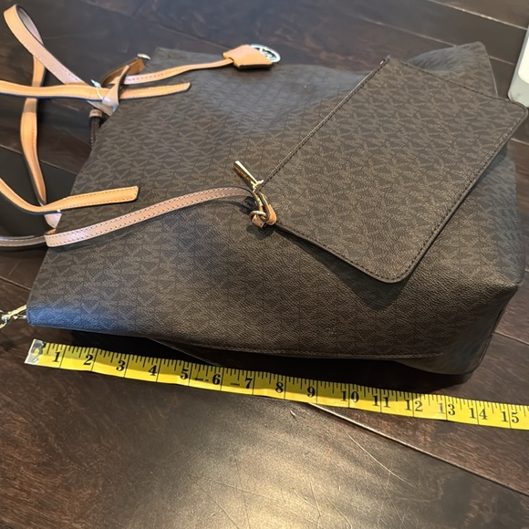 Michael Kors Brown Tote Bag with Pouch NWOT - Picture 12 of 14